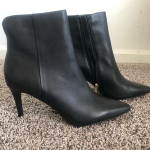 Black leather Steve Madden boots